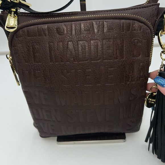 Steve Madden Faux Leather Crossbody Signature Bag with Guitar Strap - Picture 4 of 12